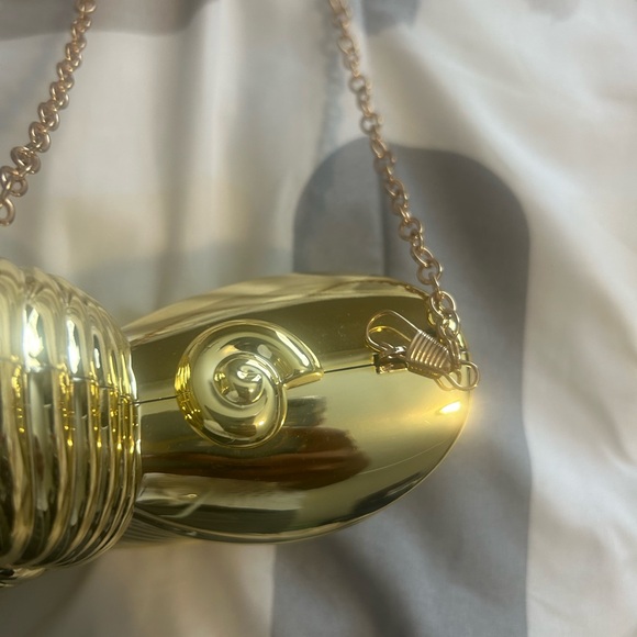 Gold Chain Shoulder Bag - Picture 2 of 4